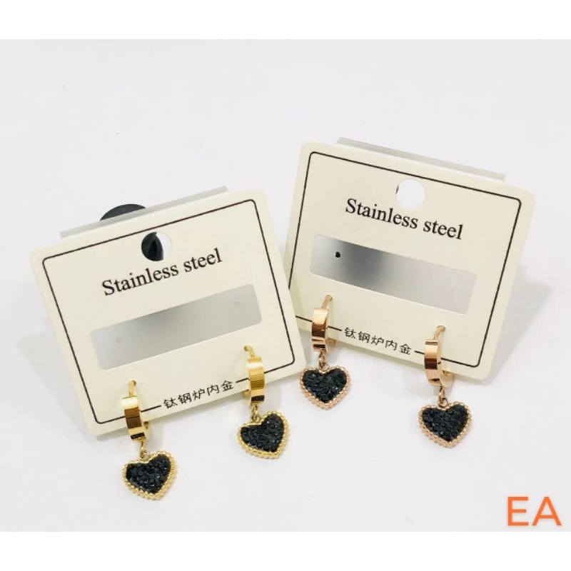 Fourfashion Anting Titanium Jepit Motif Love Permata Black AK035