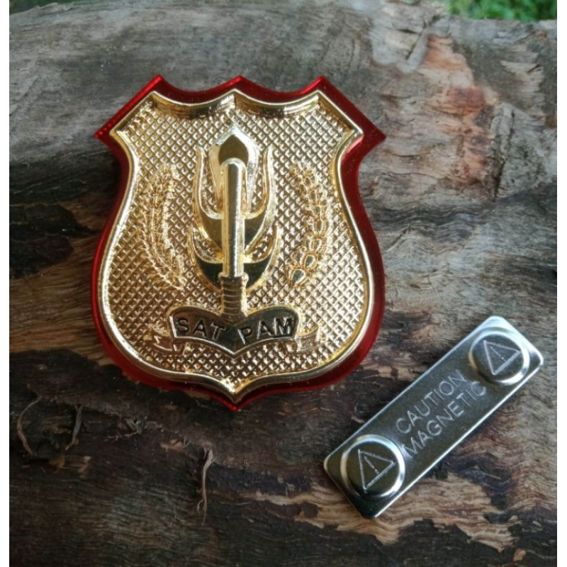 pin kewenangan satpam akrilik warna gold