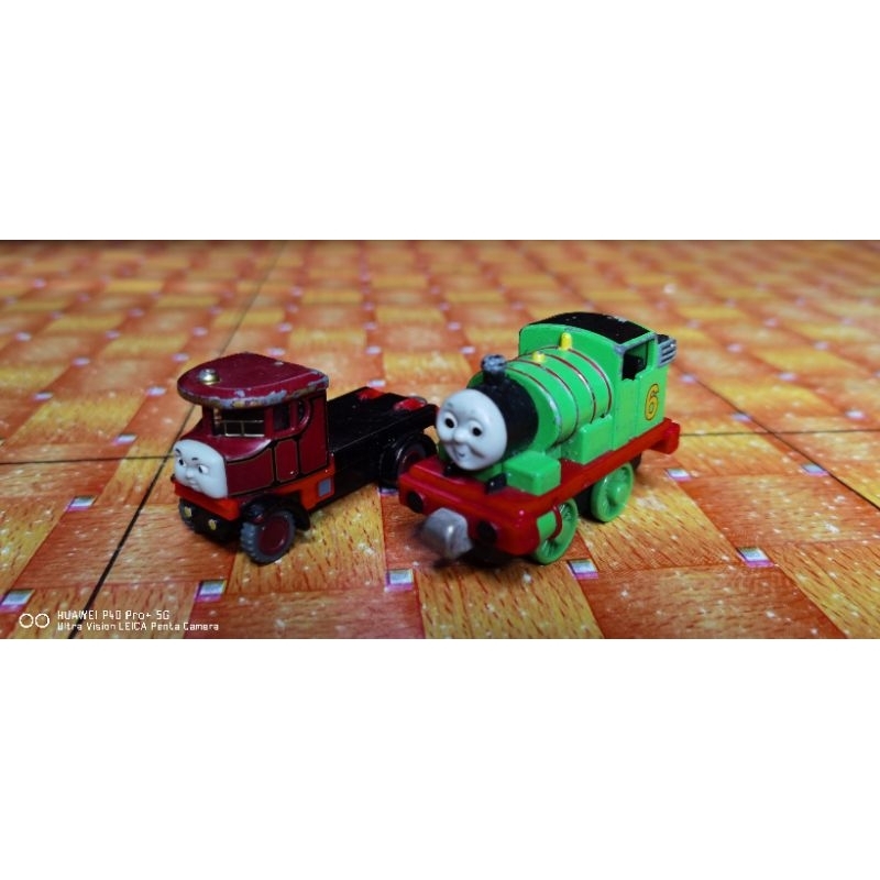 Elizabeth dan Percy Thomas and friends