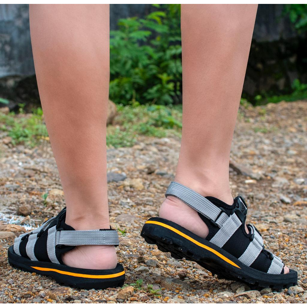 L-TRACK Sandal gunung pria tali tiga size 39-43 sendal gunung pendaki sol karet non slip sandal dewasa keren dan santai rekomendasi lebaran