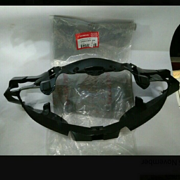COVER HANDLE FRONT / BATOK LAMPU DEPAN  REVO ABSOLUTE  [5320B-KWW-A00]