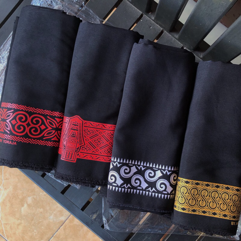 Sarung Hitam Toraja