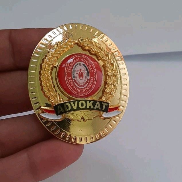 PIN ADVOKAT FERARI MODEL OVAL MAGNET