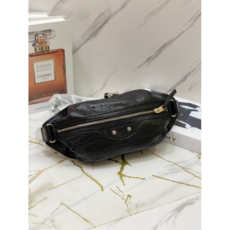 BALENCIAGA NEOLIFT Bumbag Waist Bag Belt Bag Men Cowo Classic in Black Hitam BESTSELLER