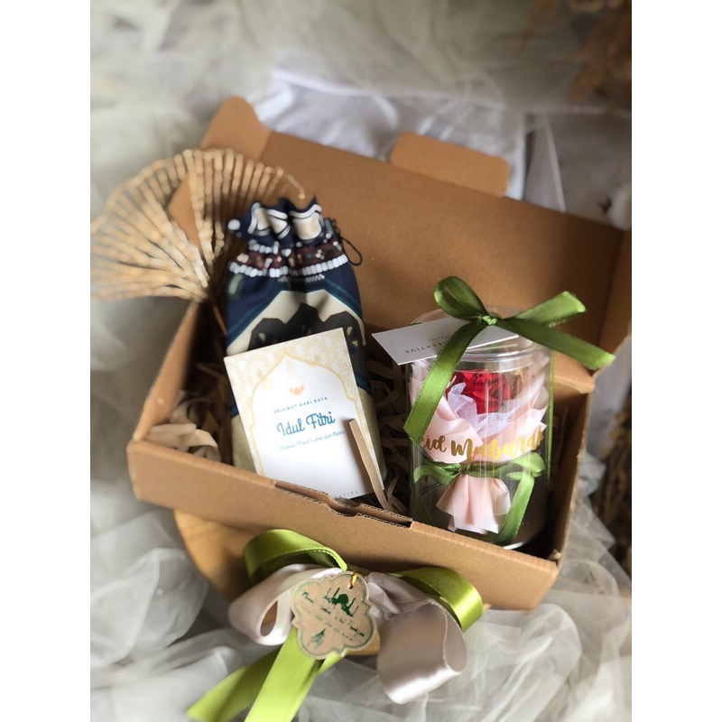 

premium gift box hampers lebaran bunga