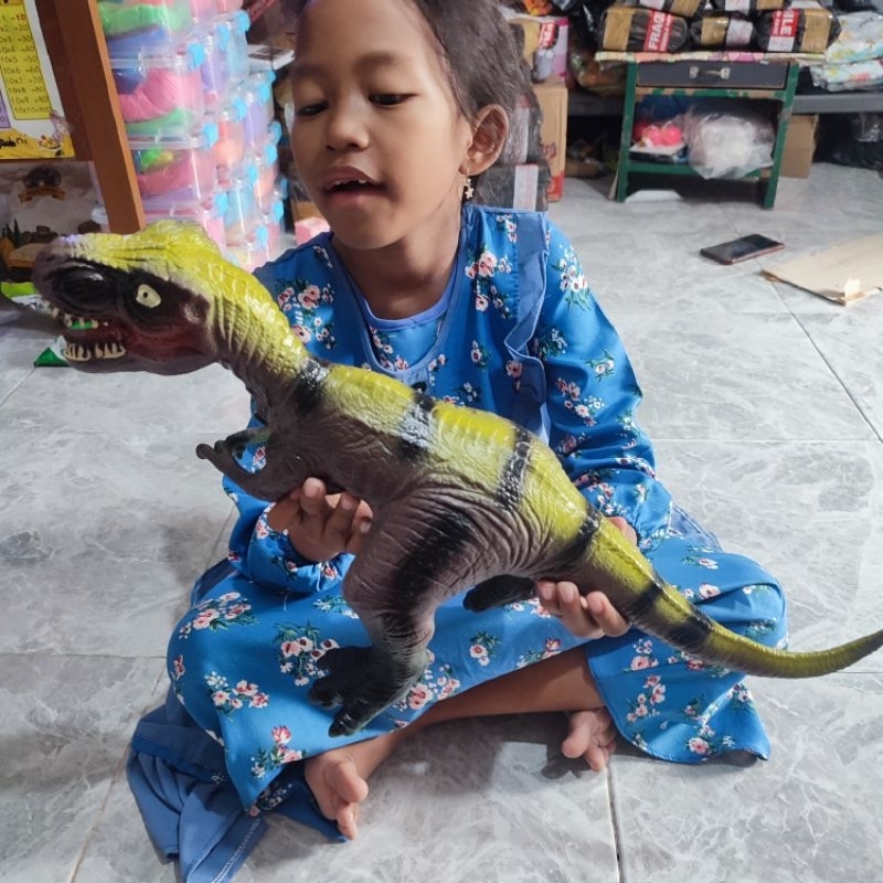 Mainan dinosaurus jumbo karet bisa bersuara