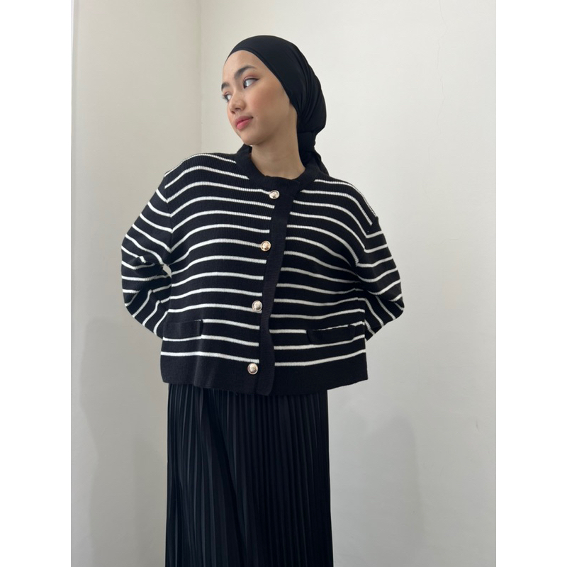 JISOO STRIPES KNIT CARDIGAN