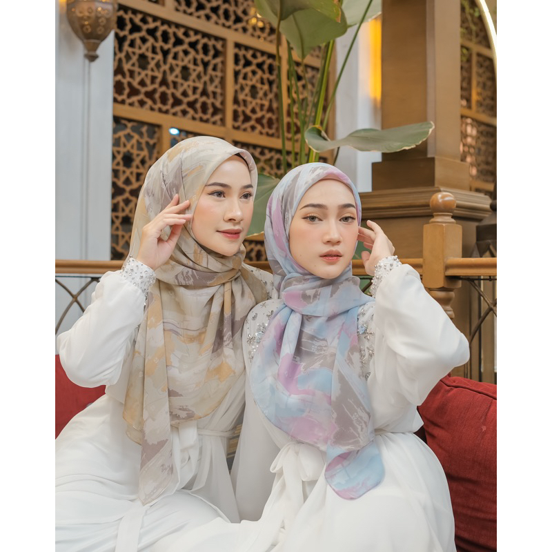 Koyu Hijab Sketsa Abstrak Square Cantik Pink