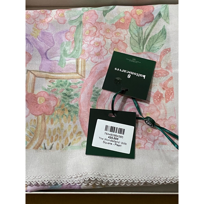 Buttonscarves Wonderland Pearl