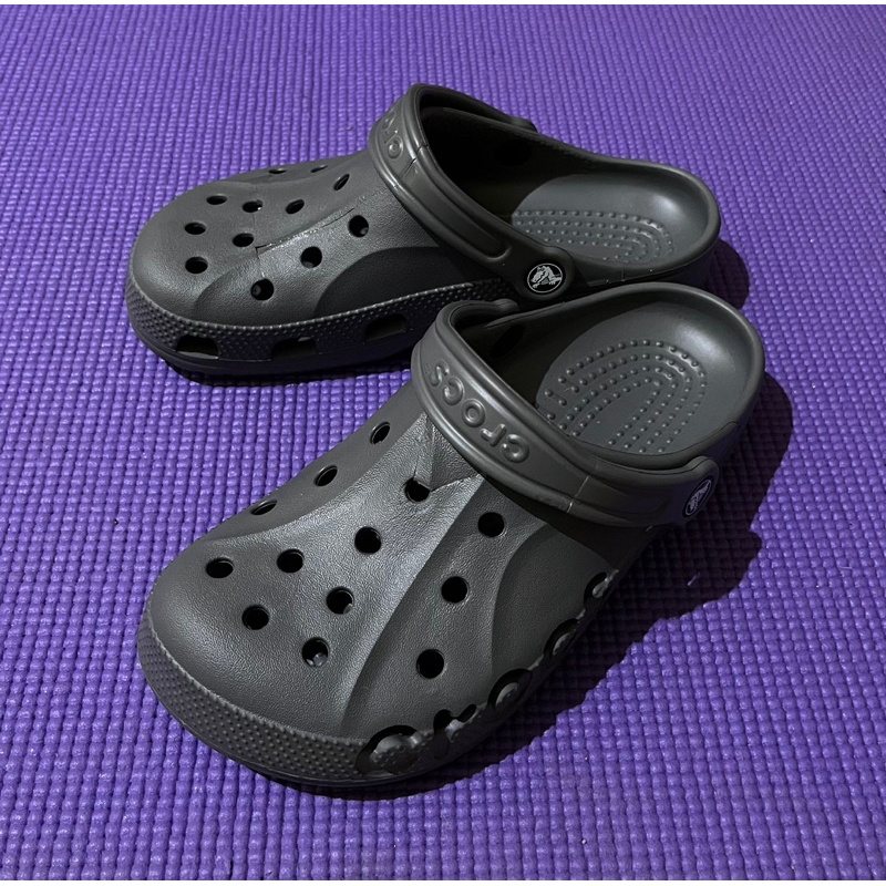 Sandal crocs deffect