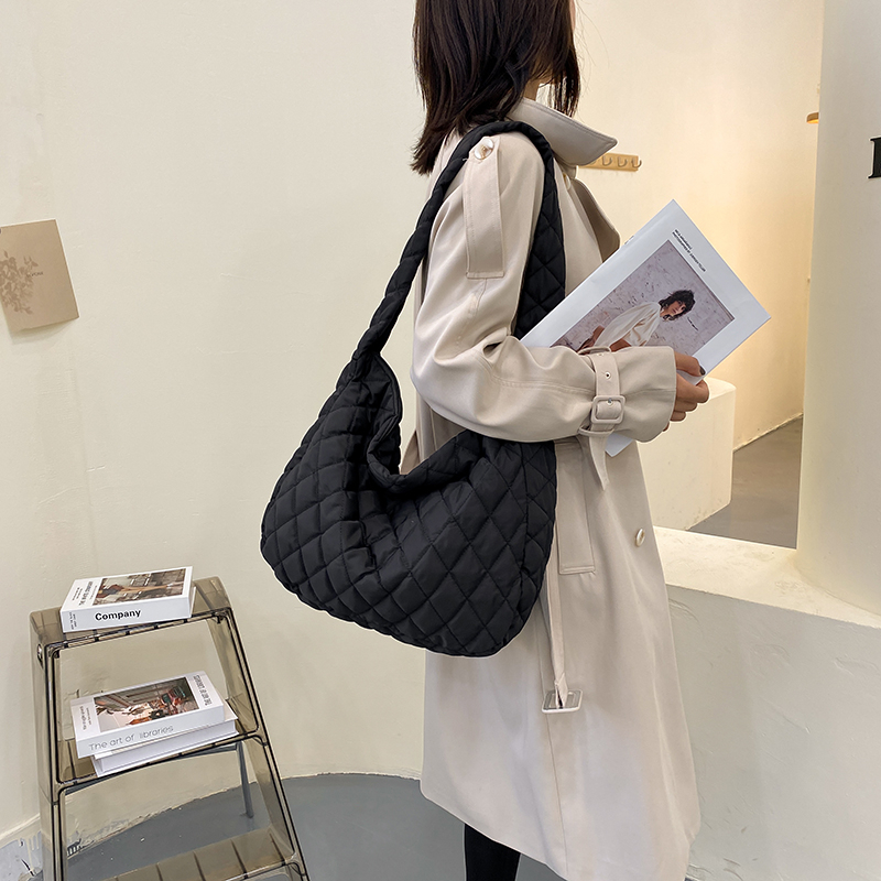 Tas Minimalist Textured Shoulder Bag 10090