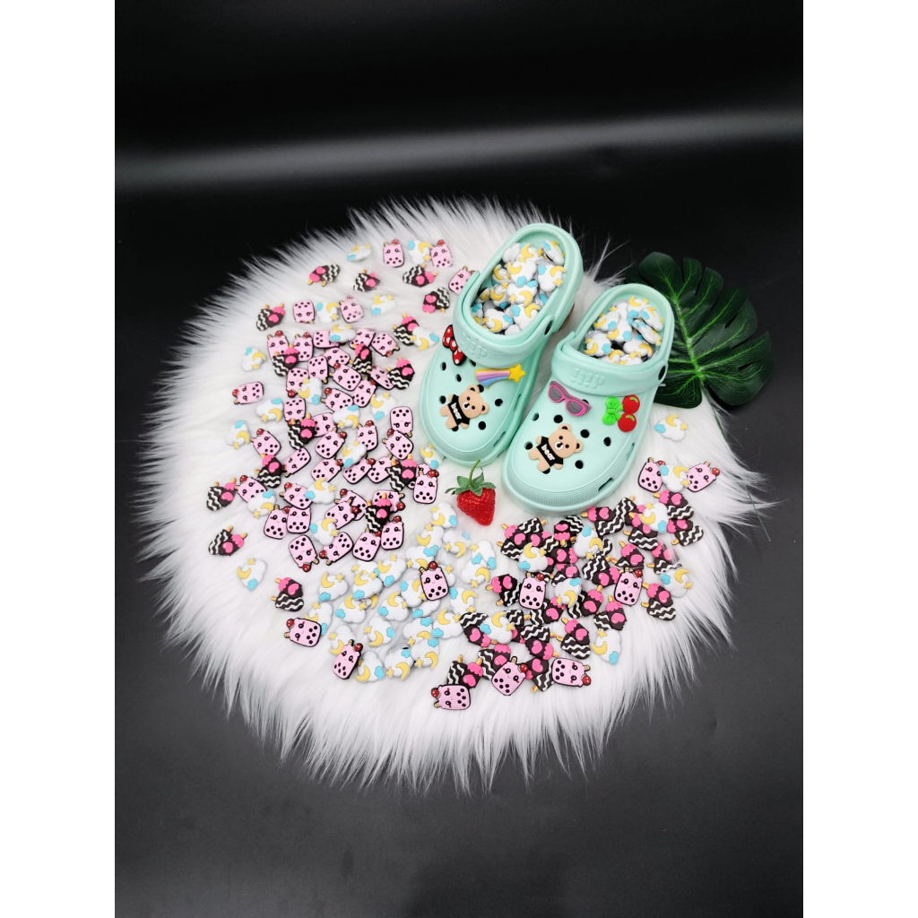 Aksesoris Jibbitz Charms Karakter Liontin Sepatu Sendal Pin sandal Aksesoris Mainan Boneka Kartun Bahan PVC Anti Air Lucu