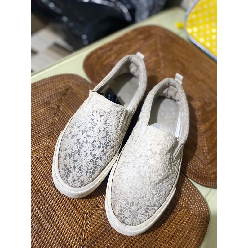 preloved sepatu slip on bershka original