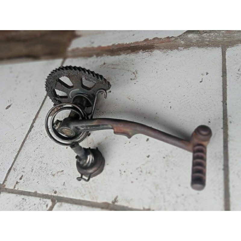 selahan engkol motor beat fi set original copotan