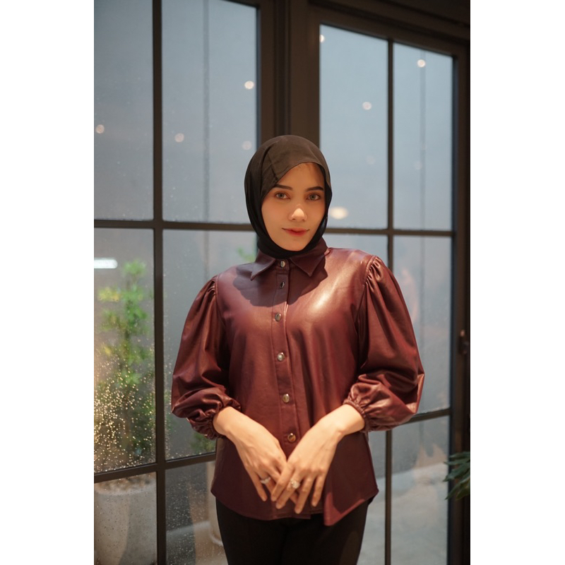 Balloon letaher blouse