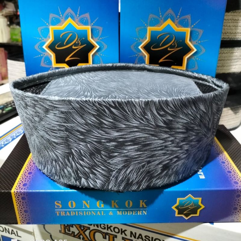 Peci pria model terbaru motif bulu macan