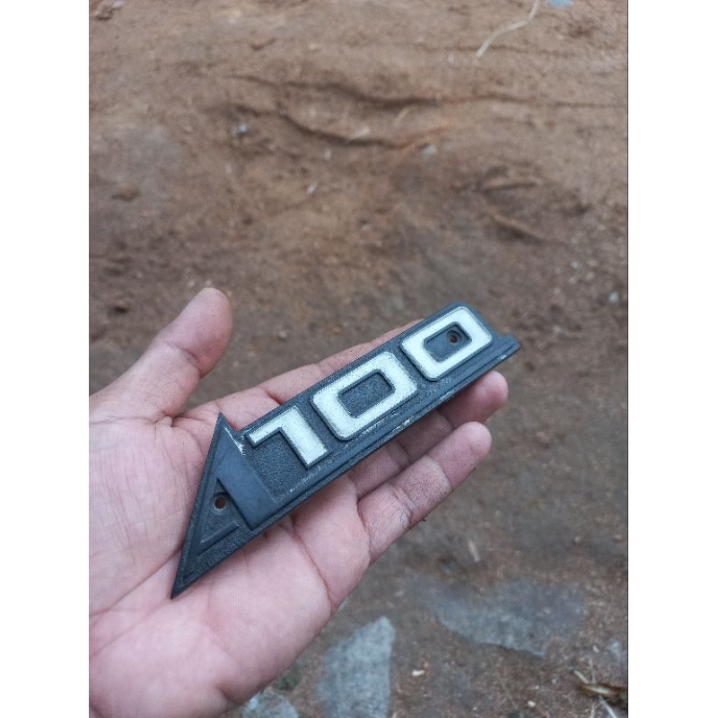 Emblem cover box aki Suzuki A 100 A100 A7 original