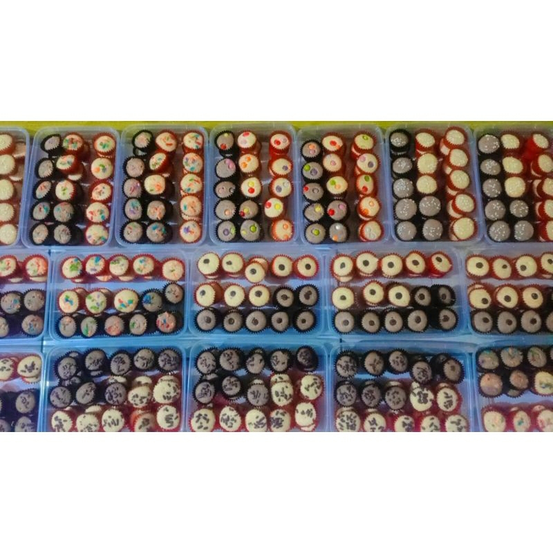 

biskuit bolu mini 1box isi 30pcs halal