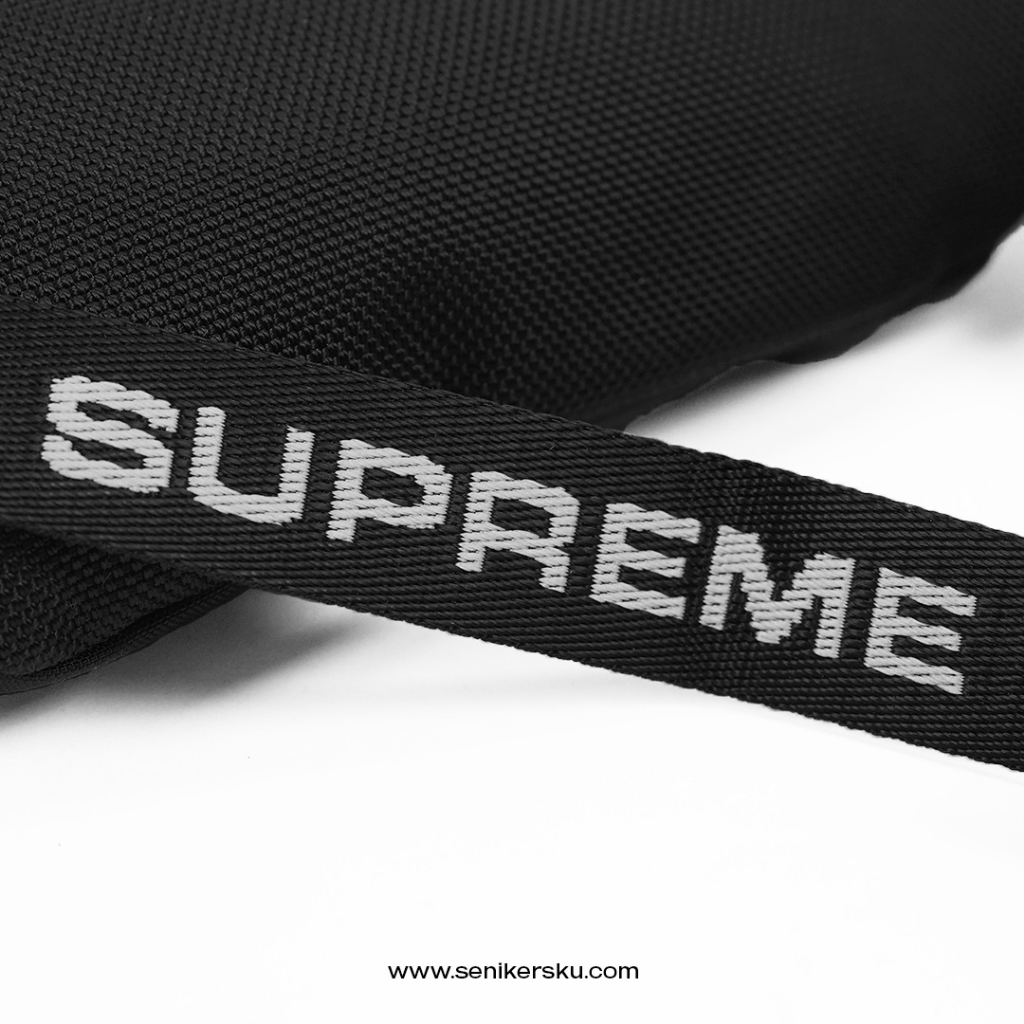 Supreme Small Waist Bag (FW22) Black