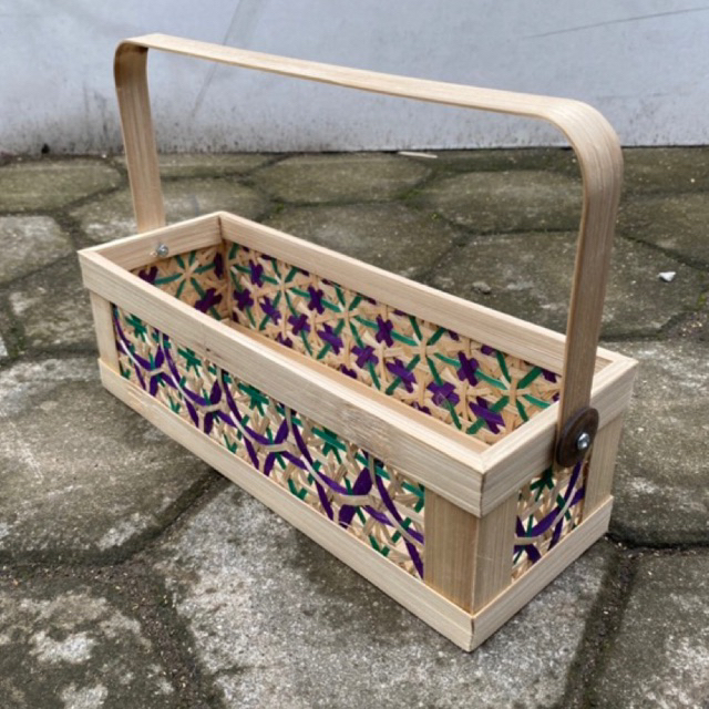 

Keranjang Bambu persegi Panjang | Keranjang Teruntum Truntum | Parcel Buah Bambu | Hampers Bambu | 28x10x9 cm