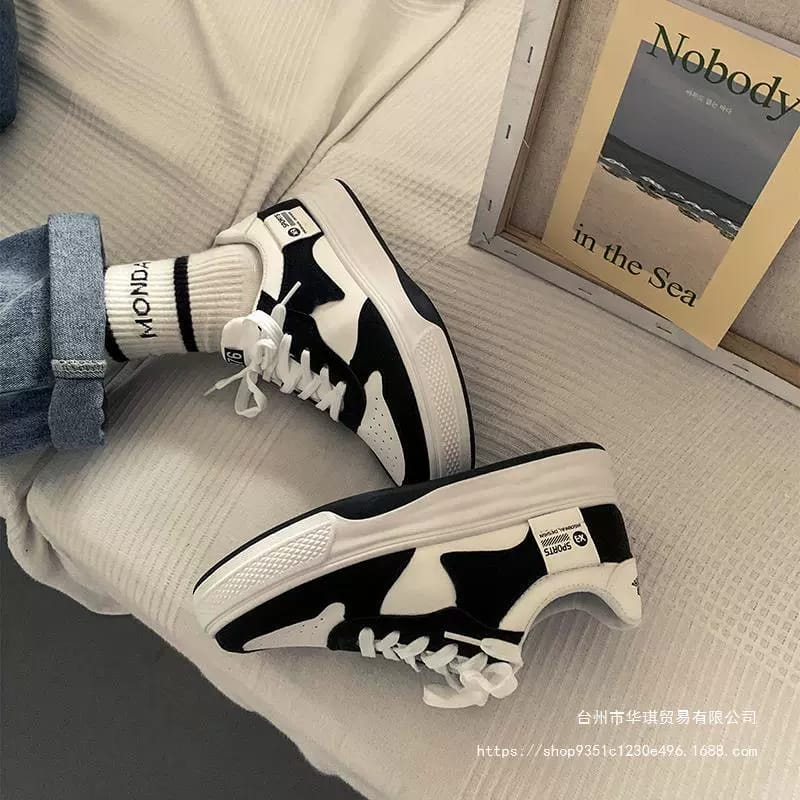 &quot;FREE BOX&quot; LV0212 Sepatu Sneakers Wanita  Sport Shoes Sepatu Fashion Wanita Korea Motif 1976