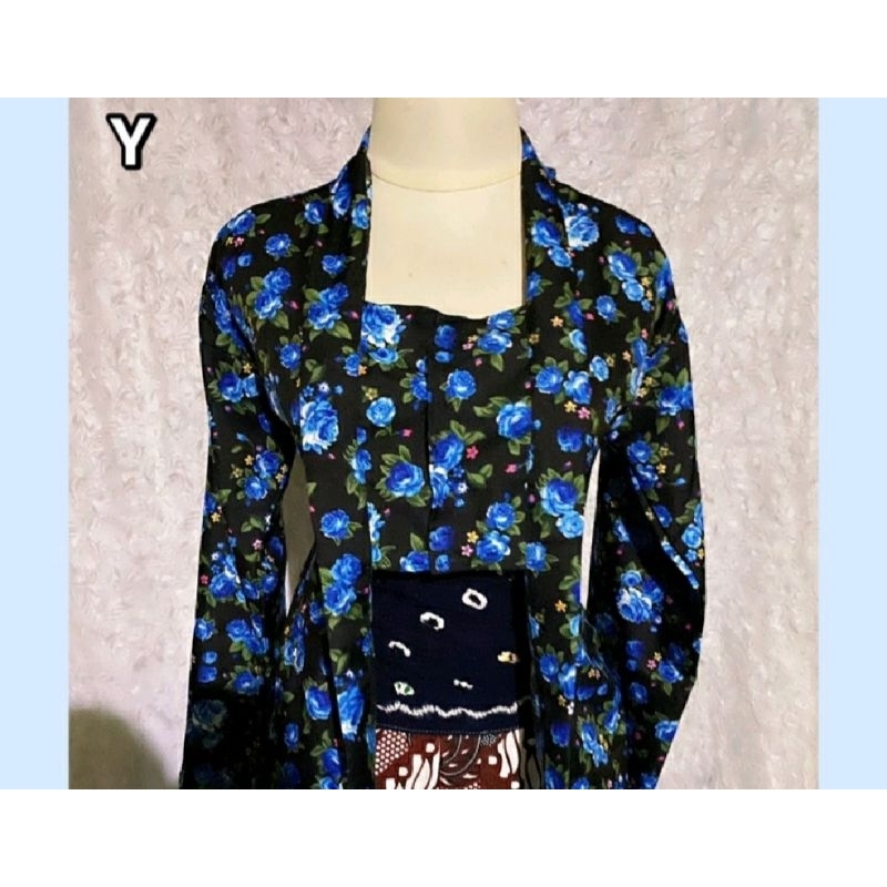 Kebaya Kembang Model Kutu Baru
