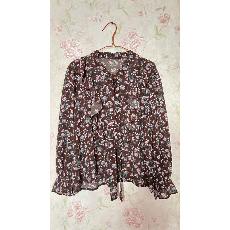 blouse mahogany ruffle bunga