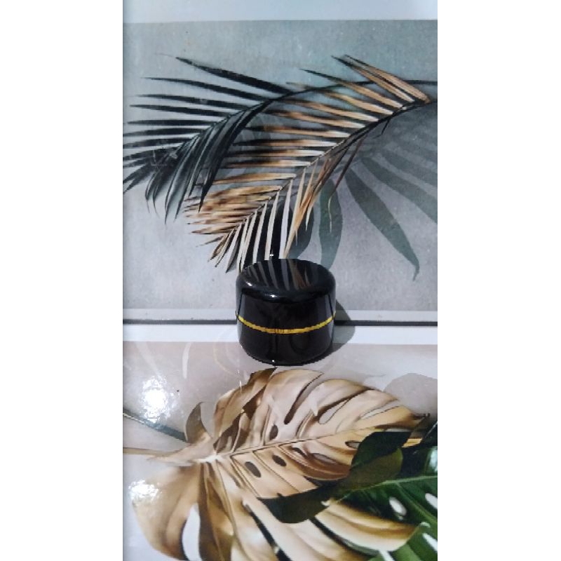 Pot Cream ps12,5 Gram Warna Hitam List Gold