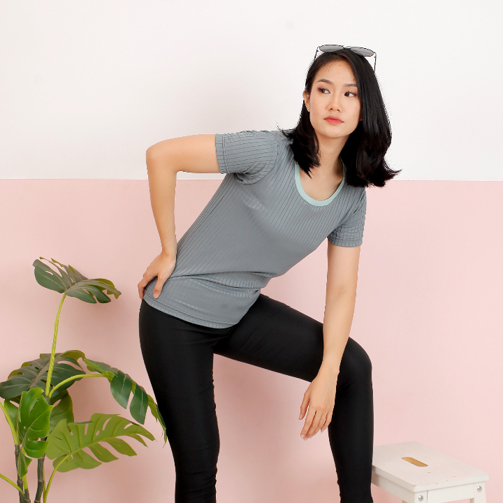 Baju Pakaian Kaos Lengan Pendek Atasan Wanita Casual Terbaru Bahan Knit Nyaman dan Modis untuk Dipak