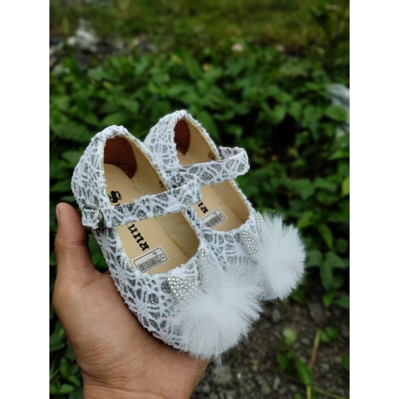 khainuna sepatu flatshoes anak pom pom size 22-25