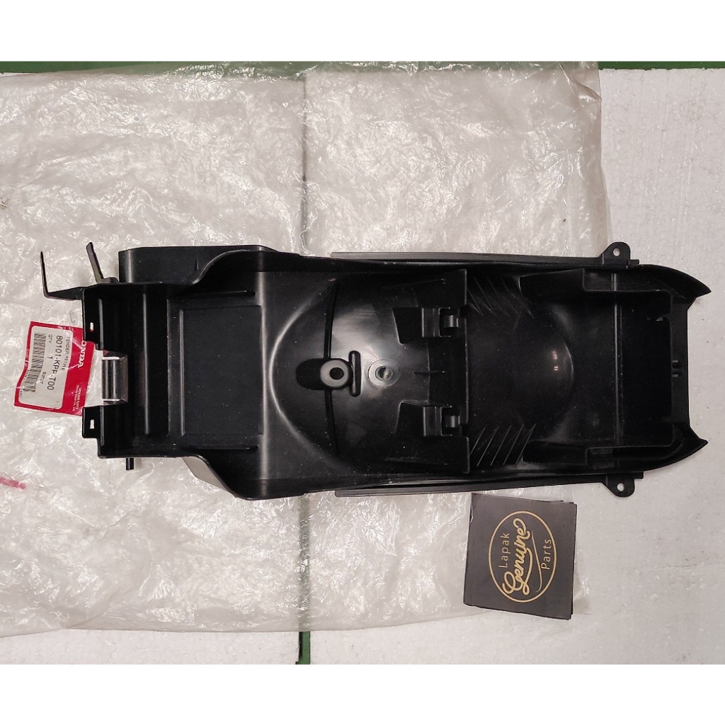Fender Rear B atas ban belakang CBR150R THAILAND 2011 CBU 80101-KPP-T00 ORI AHM