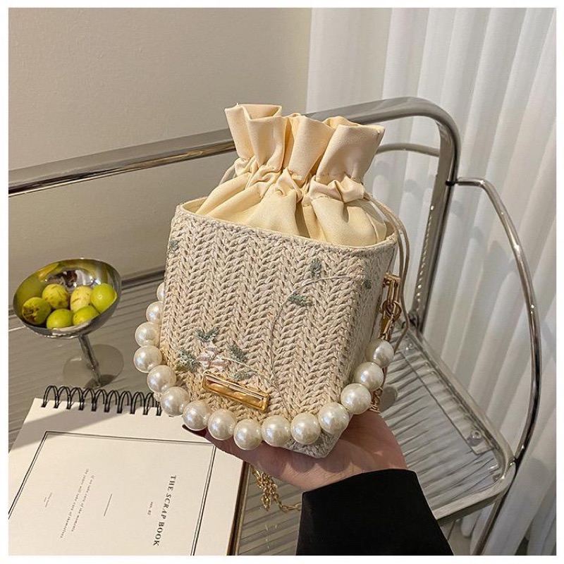 Tas Slempang Wanita Bahan Jerami Anyam Import / slingbag fashion model Korea Style PEAR