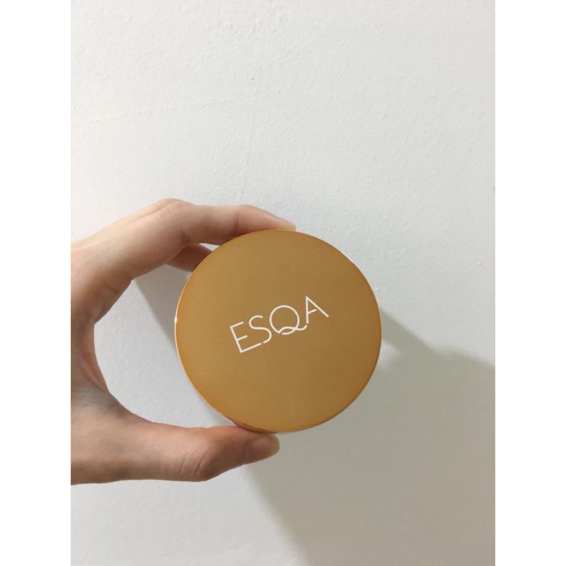 ESQA FLAWLESS SETTING POWDER in TRANSLUCENT (preloved)