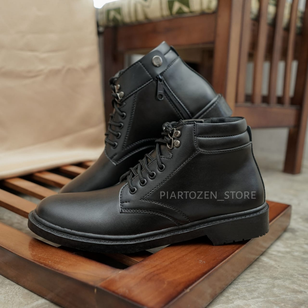 Sepatu PDH Pria Dinas TNI/POLRI, Keamanan Satpam dengan Model Tali Resleting, Terbuat dari Kulit Sintetis Hitam Doff, Harga Murah dalam Penjualan Grosir.