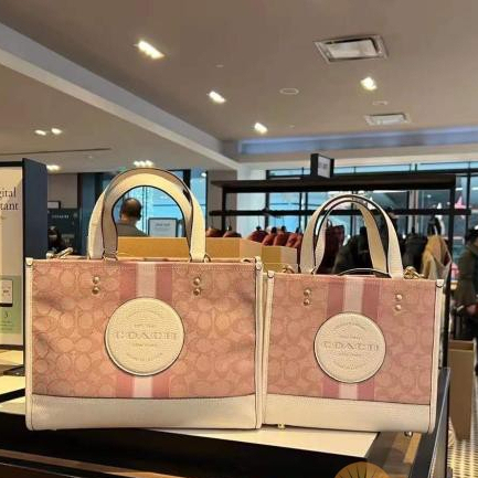 Coach Dempsey Carryall In Signature Jacquard With Stripe And Coach Patch Coach Tas Wanita Coach Tas Selempang Coach Bahu Wanita Coach Top Handle Bag