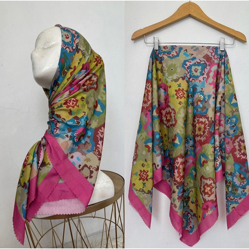 SADEAN HIJAB VOAL MOTIF RUSHEL MAGENTA//HIJAB SEGI EMPAT MOTIF SERAGAMAN BISA COD