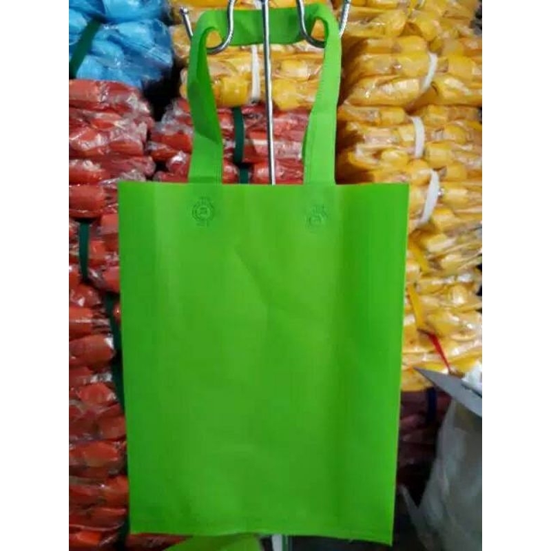 

Tas spunbond 30x40x10 tas kain spunbond/goodiebag spunbond - Tas belanja - tote bag spunbond, tas souvenir