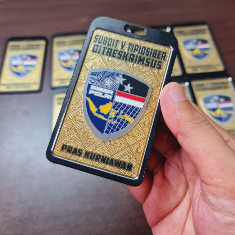 

plat id card lencana logo siber polri