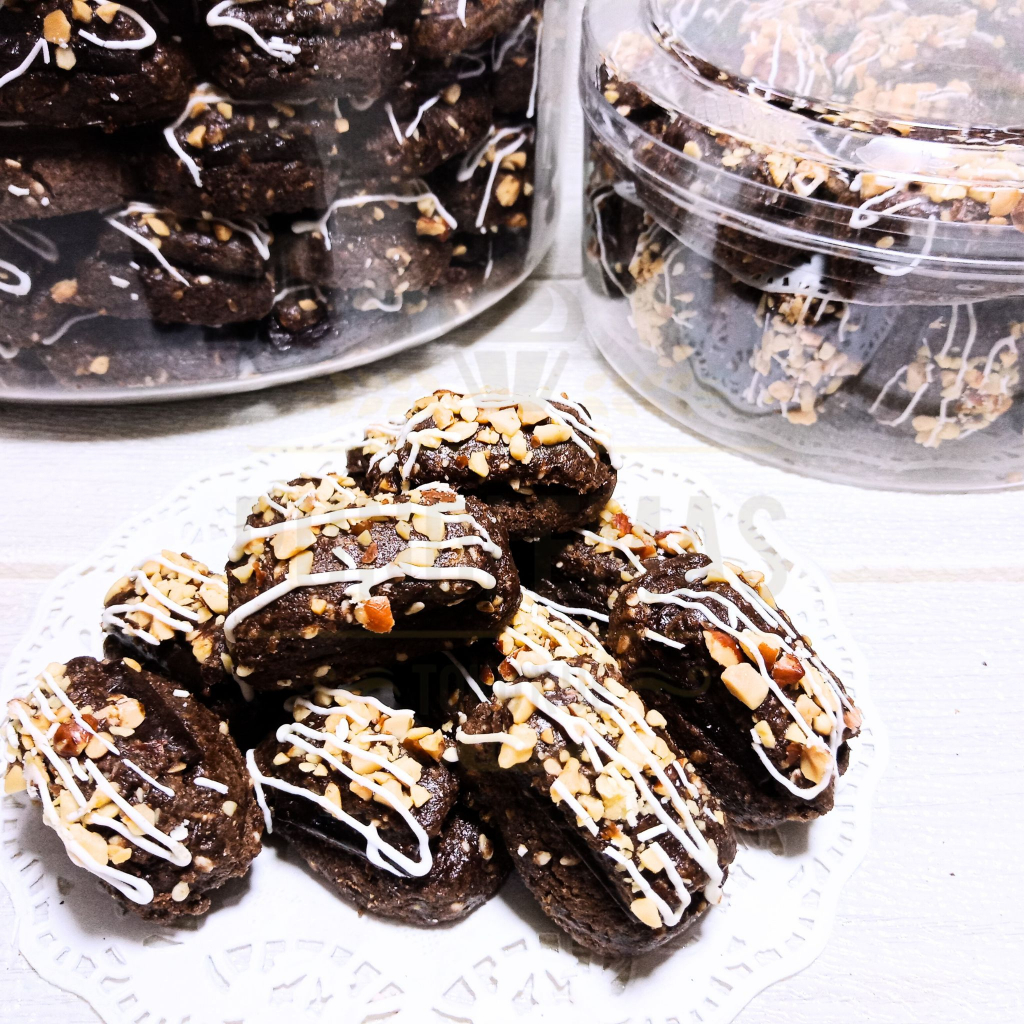 Double Choco / Cookies Dengan Cokelat Block Dan Kacang Tanah ( 1 Toples Uk 500gr )