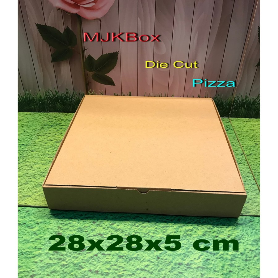 

kardus/karton/box. uk. 28x28x5 cm.....DIE CUT