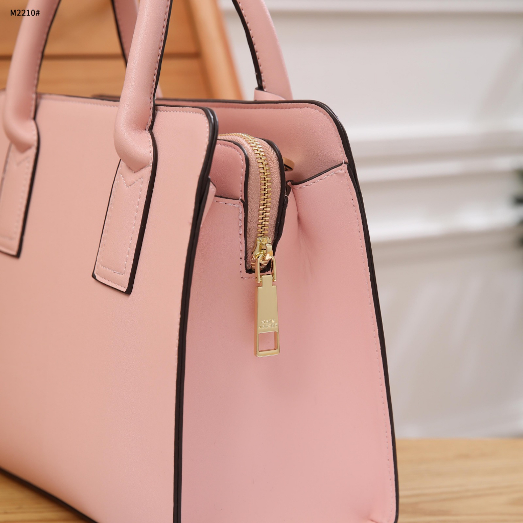 M2210 Tote Bag in Leather