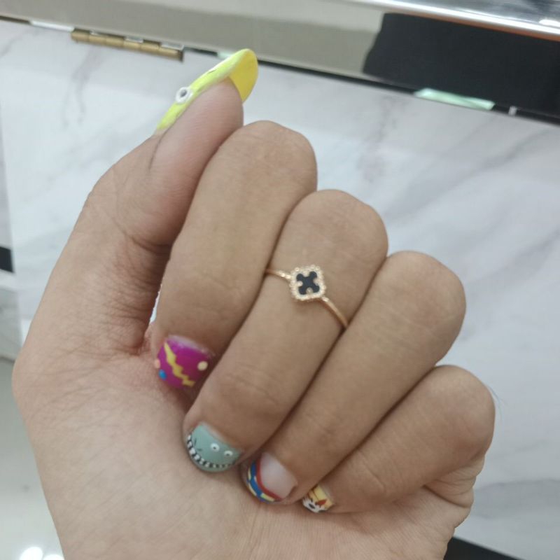 cincin vc hitam