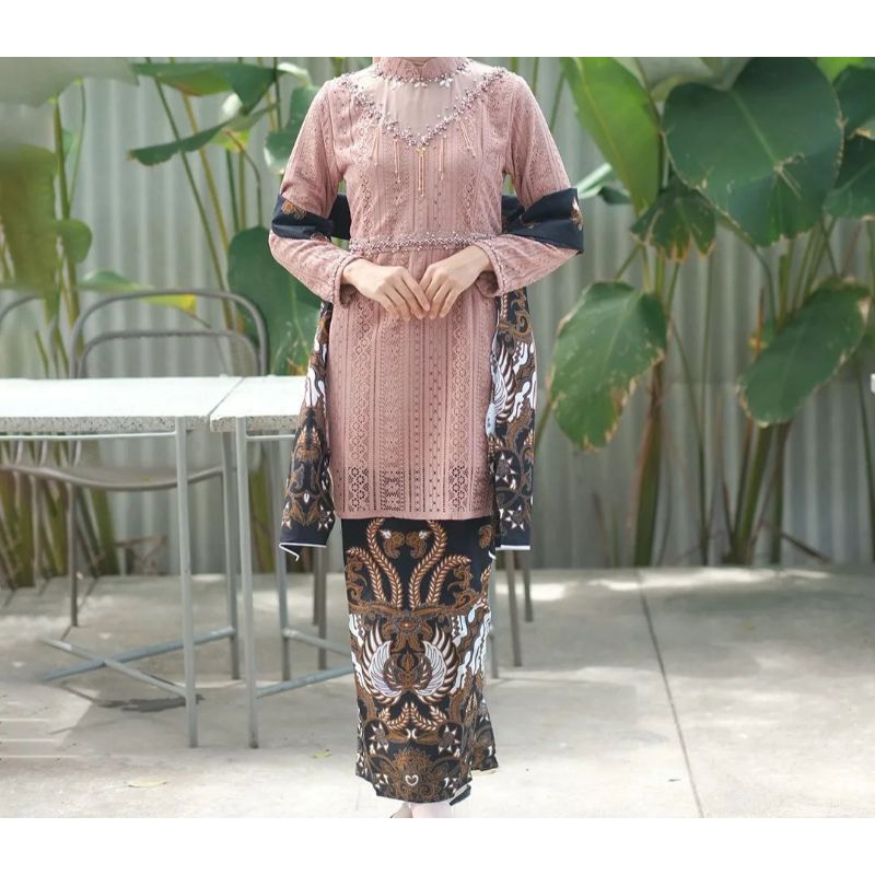 IZARA BATIK SHOFIA KEBAYA MODERN MOTIF BRUKAT PAYET CANTIK COKLAT MUDA NUDE TUNIK ADAT NUDE FULL SET