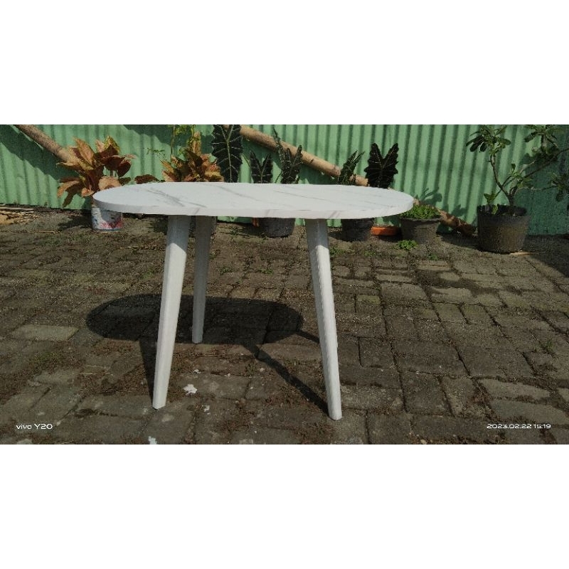 Meja Oval Ruang tamu motif putih marmer