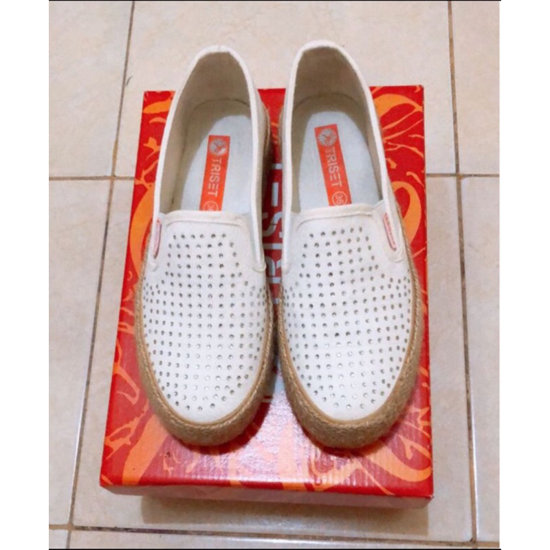 preloved sepatu triset