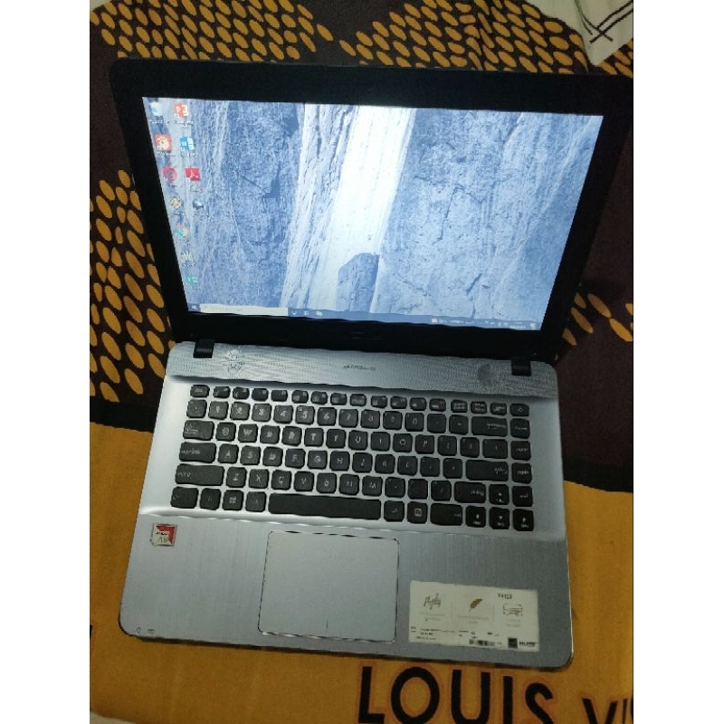 Laptop Asus X441B Amd A9