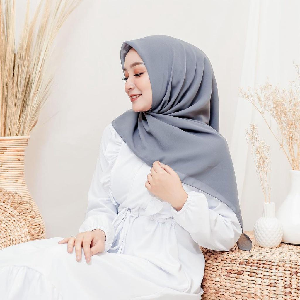 LUCKY Hijab Bella Square 110x110 / 115x115 CM