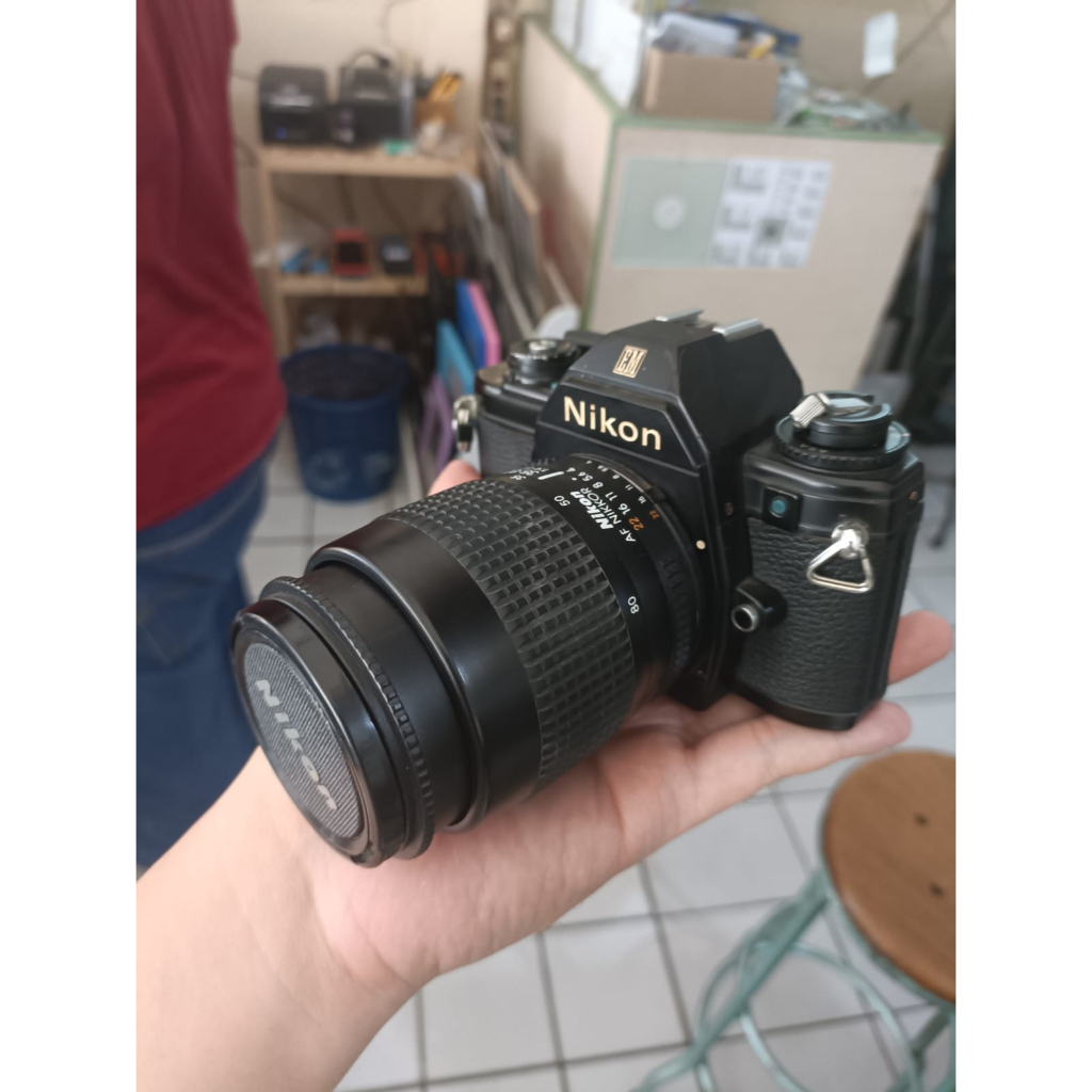 Kamera SLR Analog Nikon EM Kit Kolektor Item Vintage Jadul bukan FM