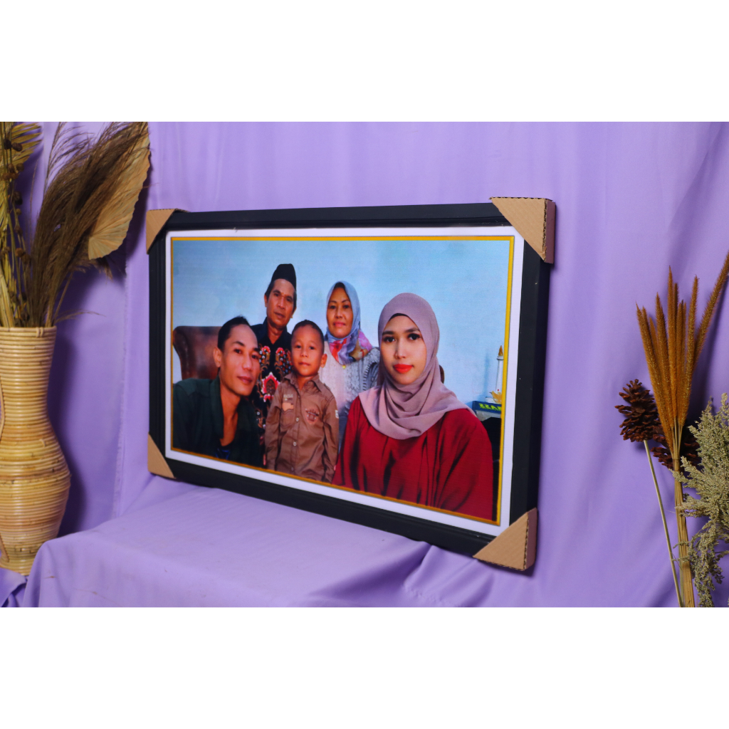 Cetak Foto Besar Dengan Bingkai Figura Pigora Frame 83X53CM