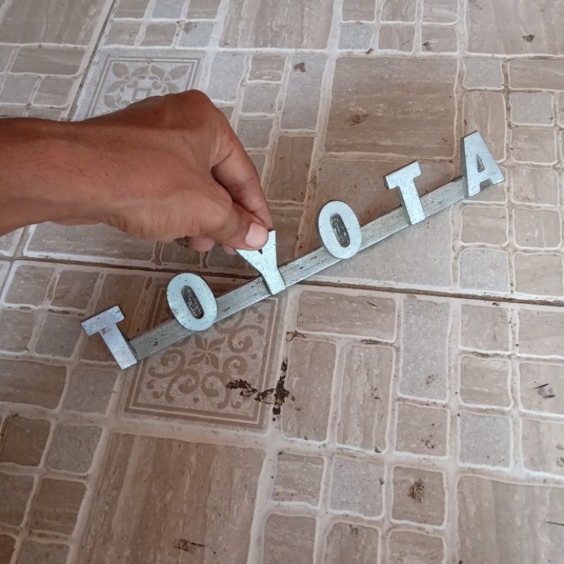 emblem grill depan toyota hardtop fj40 if ori